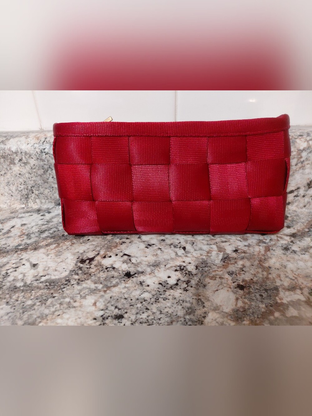 Harvey's Seatbelt Bag Wallet In Red